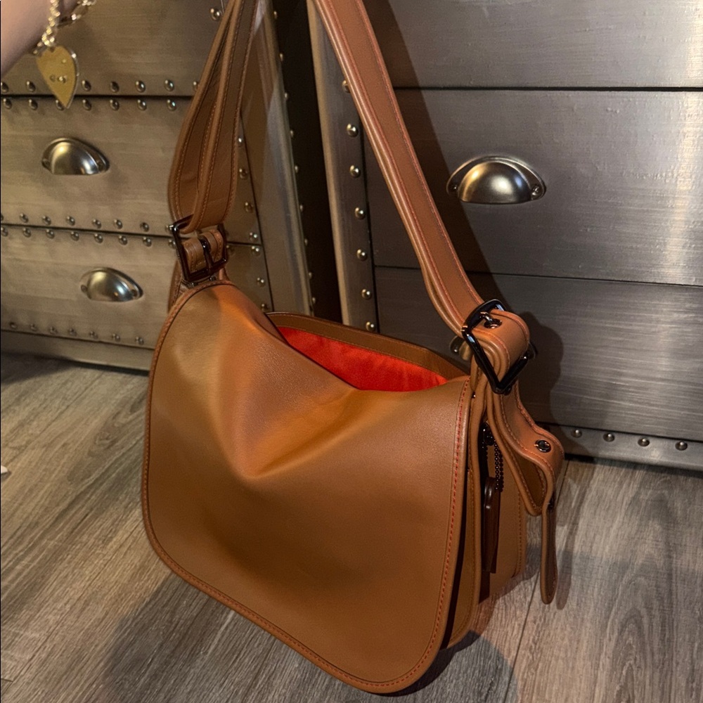 Coach Caramel Leather Crossbody 100% genuine leather shoulder bag flap bag